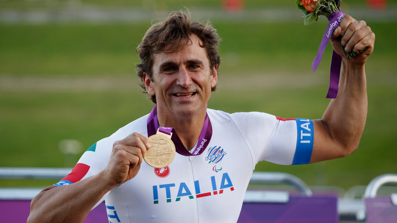 Illustration for article titled Forget Lance Armstrong, Alex Zanardi Is The Athlete That Should Be Inspiring You